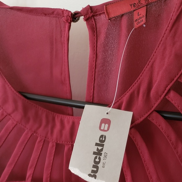 Red dressy Tank - Picture 3 of 3